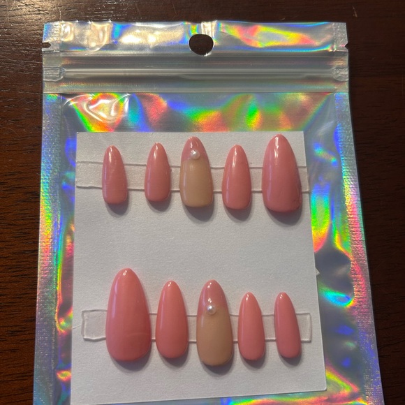 🆕💗Pink Pearl Full Set Glue on Nails - Picture 3 of 7